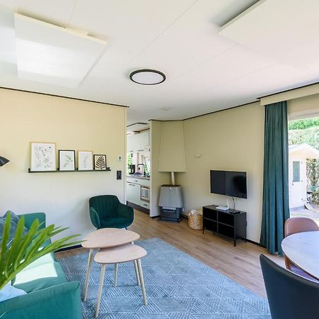 Gezellig Chalet Aan De Veluwse Bosrand Putten Esterno foto