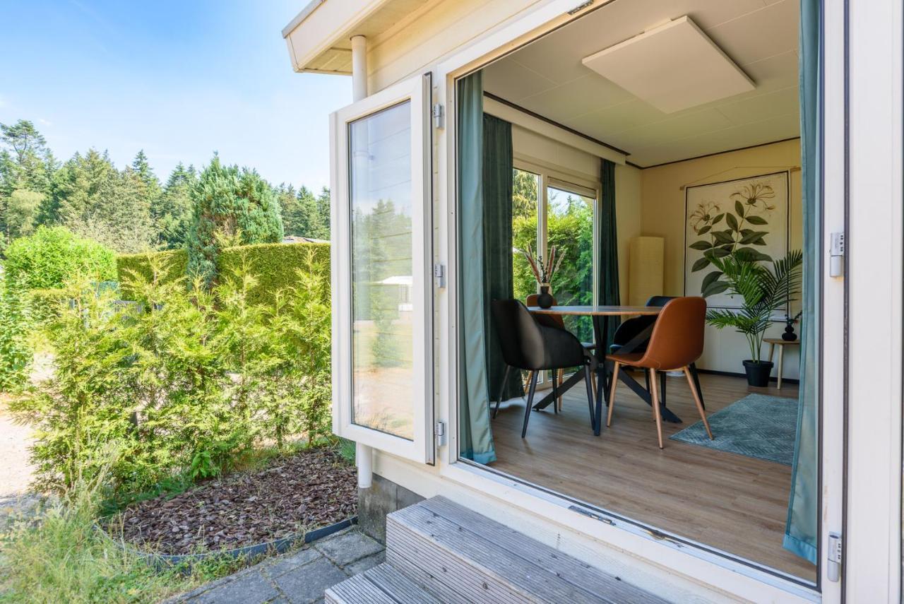 Gezellig Chalet Aan De Veluwse Bosrand Putten Esterno foto