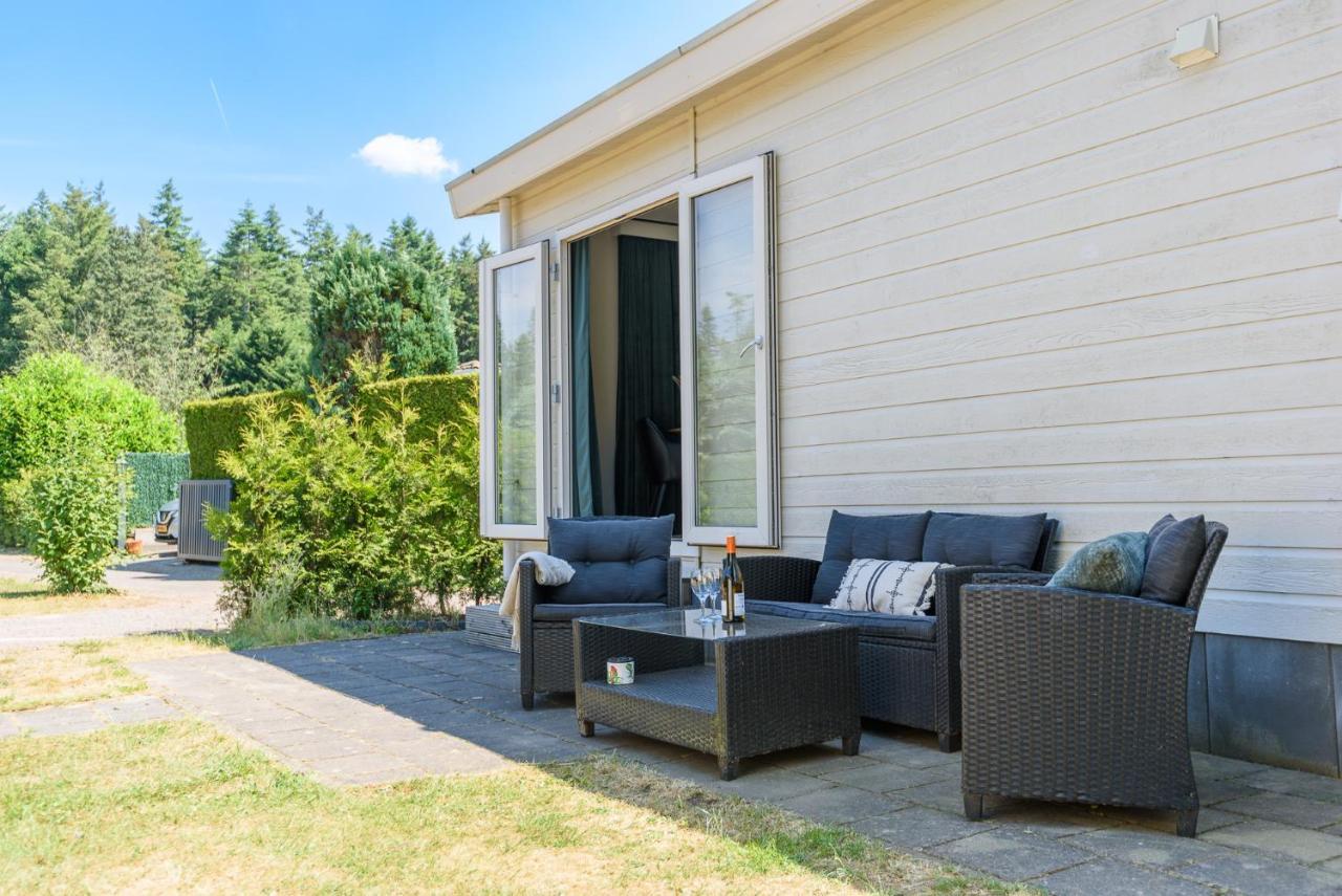 Gezellig Chalet Aan De Veluwse Bosrand Putten Esterno foto